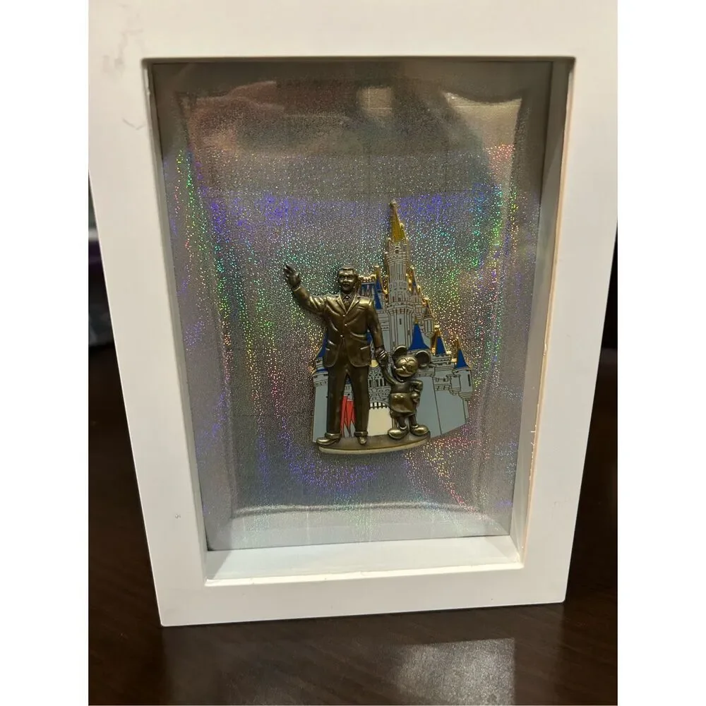 Official Disney Trading Pin Partners Statue Walt & Mickey Mouse Castle 3D 2005